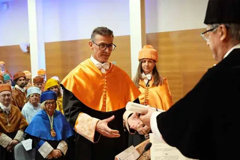 Imagen de la noticia: Castilla defiende en su investidura en la UMA una «mentalidad de oportunidad» frente al culto al talento