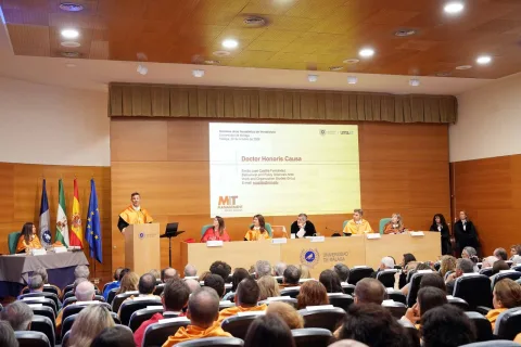 Imagen de la noticia: Castilla defiende en su investidura en la UMA una «mentalidad de oportunidad» frente al culto al talento