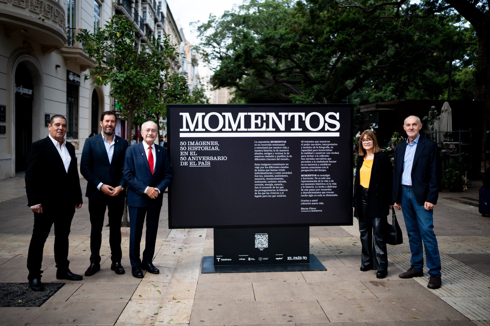 Imagen de la noticia: La exposición fotográfica 'Momentos' del 50.º aniversario de El País llega a la Alameda Principal