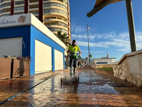 Imagen de la noticia: Fuengirola abre inscripciones para comercios y para un taller gratuito de baile