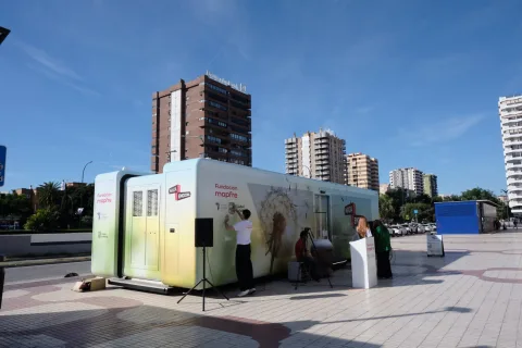 Imagen de la noticia: Málaga acoge hasta el sábado una unidad móvil con psicólogos de la campaña 'Parada emocional'