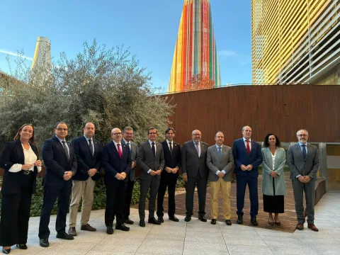 Imagen de la noticia: La Junta plantea diez medidas para retener talento universitario hasta 2030