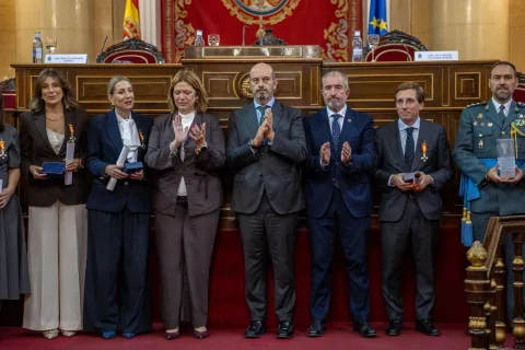 Imagen de la noticia: Ronda recibe la Cruz de la Dignidad de la AVT por su monumento a las víctimas del terrorismo