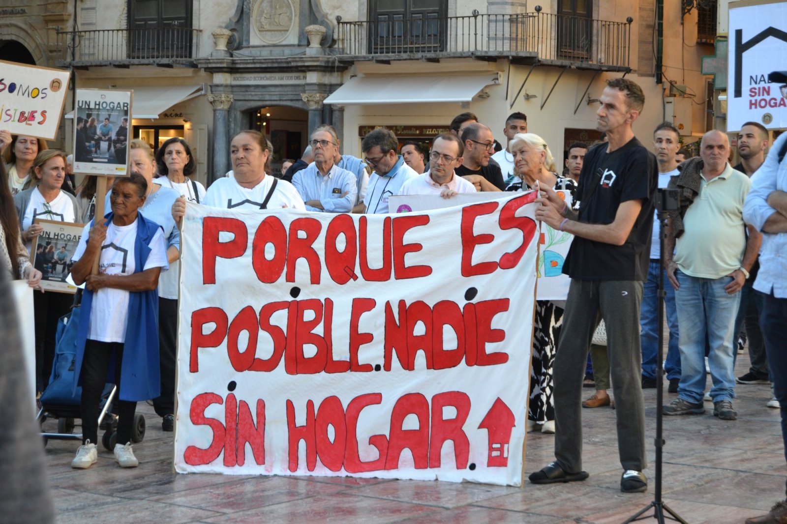 Imagen de la noticia: Las personas sin hogar de Málaga reclaman vivienda digna y trato como ciudadanos
