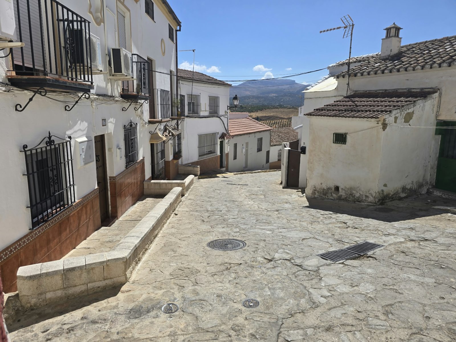 Imagen de la noticia: Ronda adjudica por 921.000 euros la reforma integral de la calle Tomilla