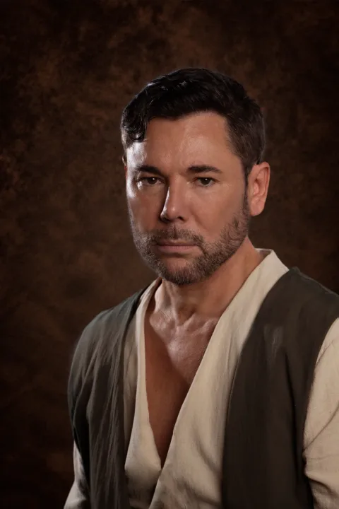 Imagen de la noticia: Miguel Poveda debuta como actor en el Teatro del Soho