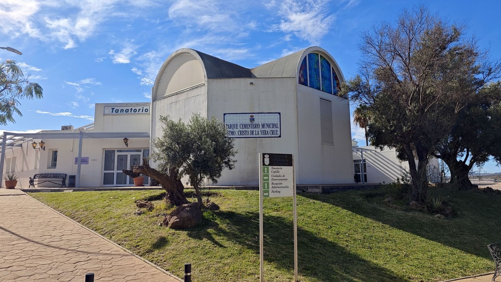 Imagen de la noticia: Estepona amplía horarios y pone autobús gratis a los cementerios