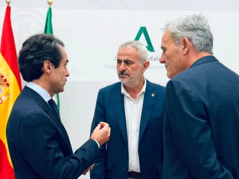 Imagen de la noticia: Vélez-Málaga suma 36 autobuses diarios más a Málaga desde este lunes