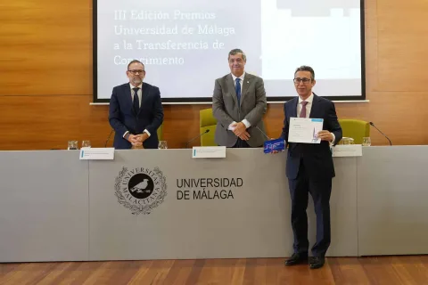 Imagen de la noticia: La UMA premia a Fortes y Molinillo por transferir su investigación a la empresa