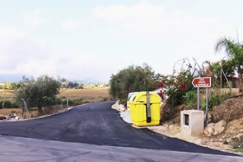 Imagen de la noticia: Abiertos al tráfico los caminos de La Trocha y Las Pontezuelas tras asfaltarlos
